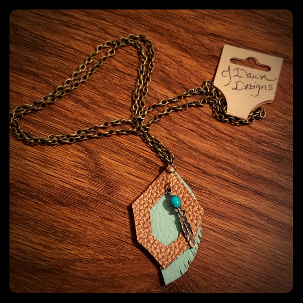 ‼‼BOHO FAUX LEATHER NECKLACE WITH FEATHER‼❤‼❤‼‼‼‼‼